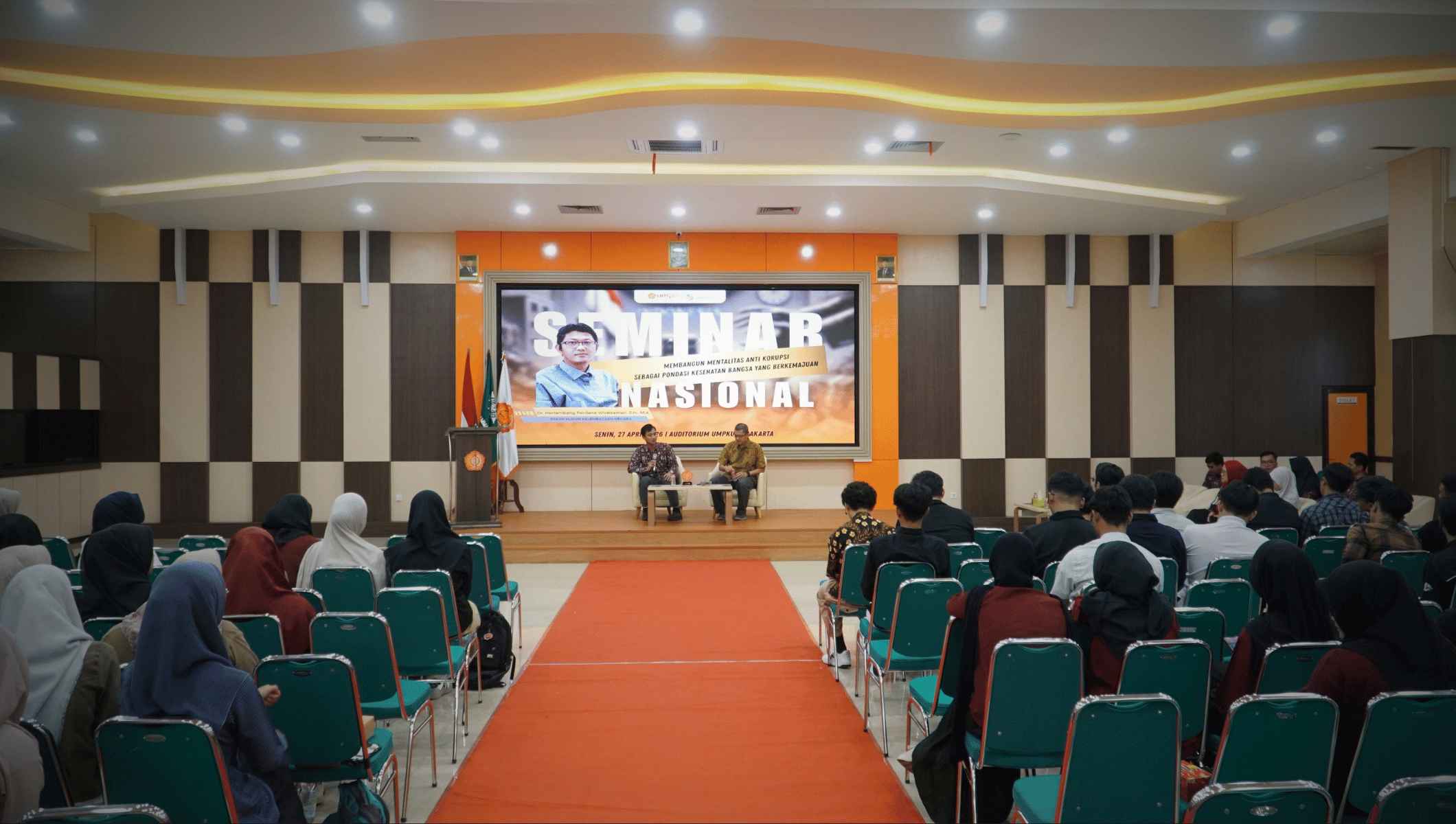 Dokumentasi Seminar Nasional Hukum UMPKU 9