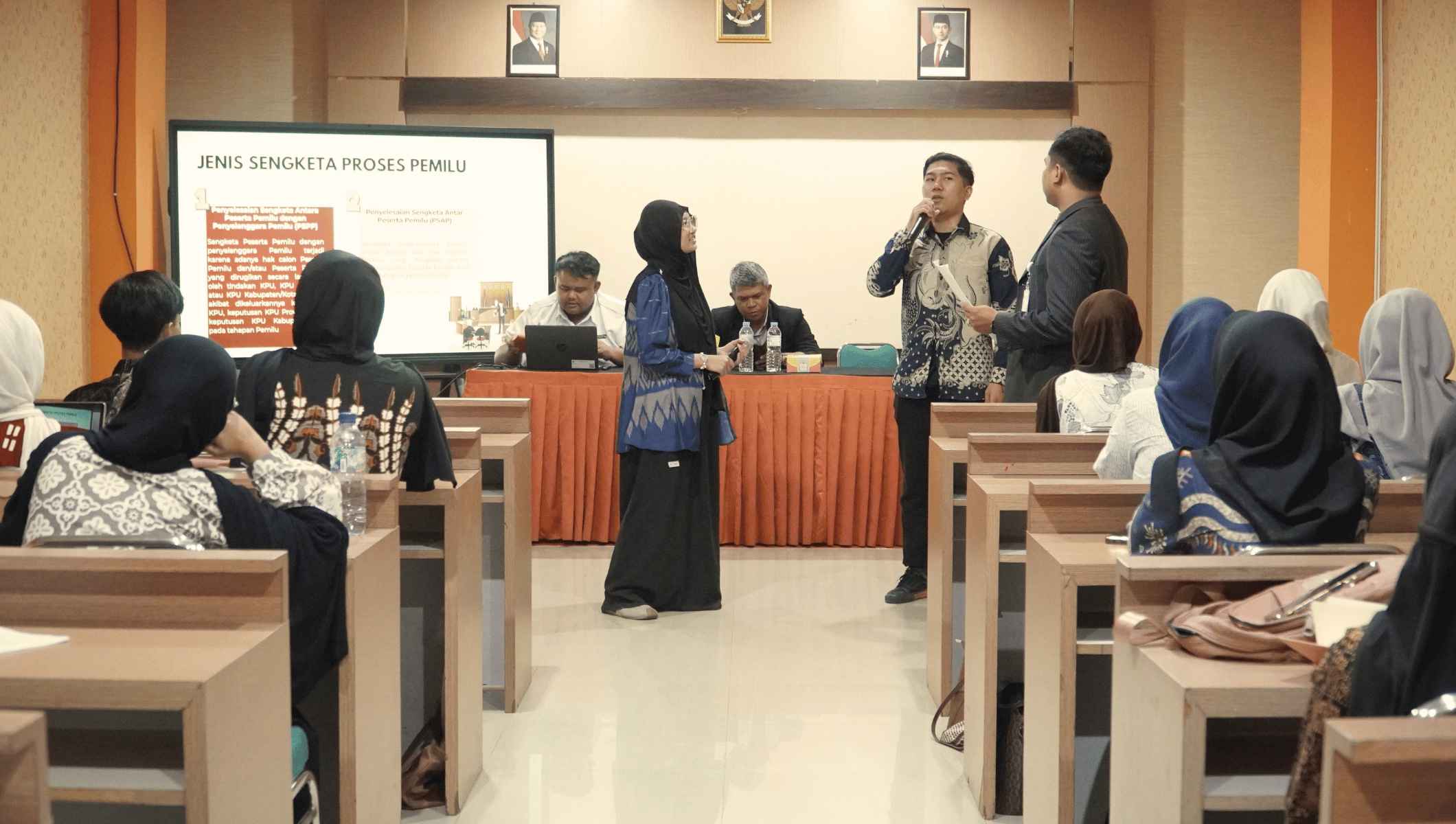 Interaksi mahasiswa dengan praktisi pada Kuliah Praktisi Prodi S1 Hukum